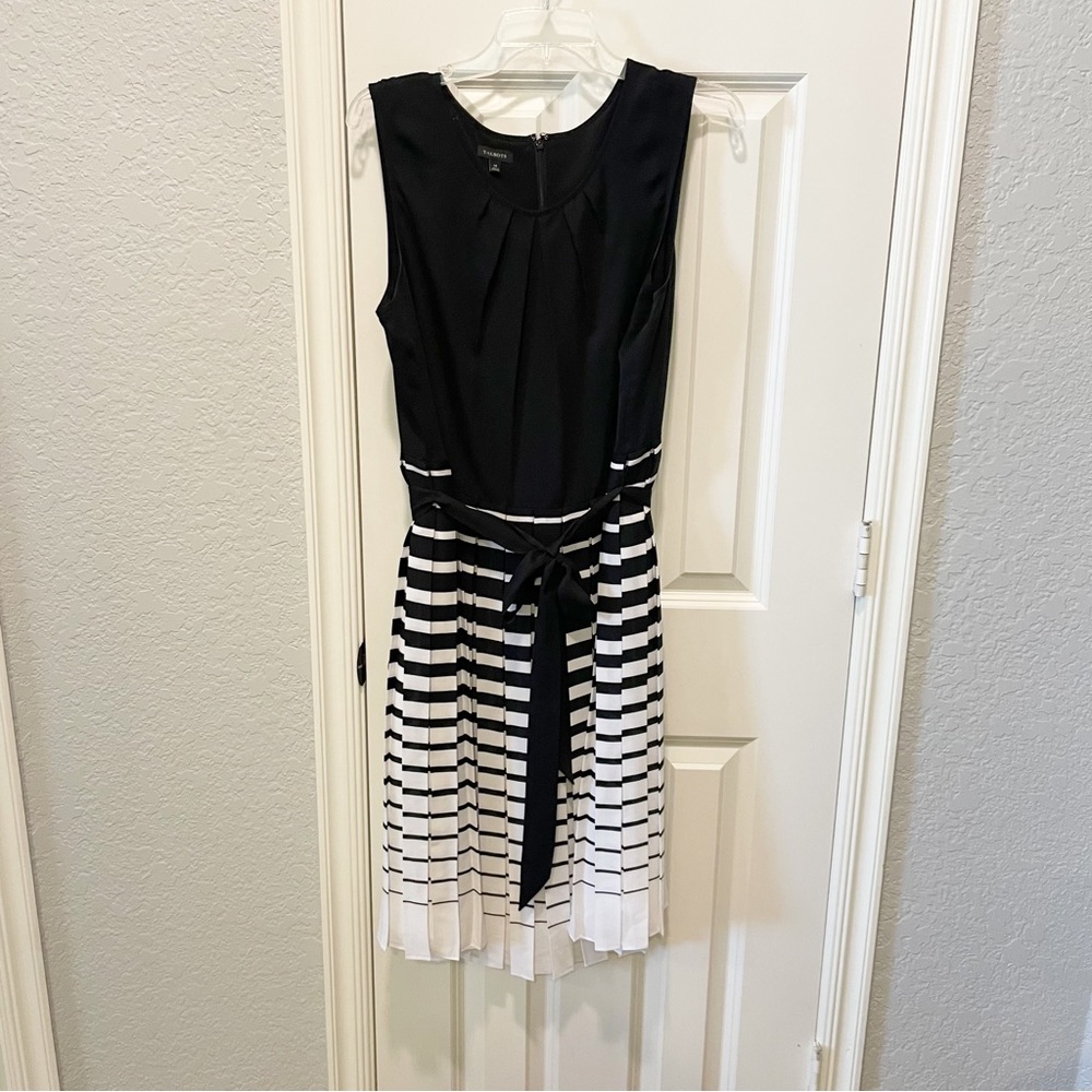 Talbot’s Size 14 Dress. Black and White Stripes. Tie Waist